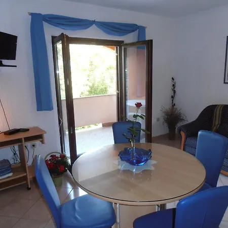 Linet 5- By Interhome *