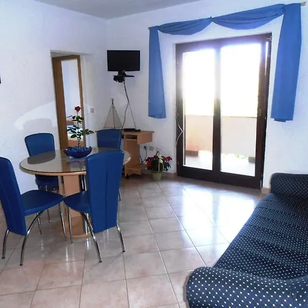 Linet 5- By Interhome * Funtana