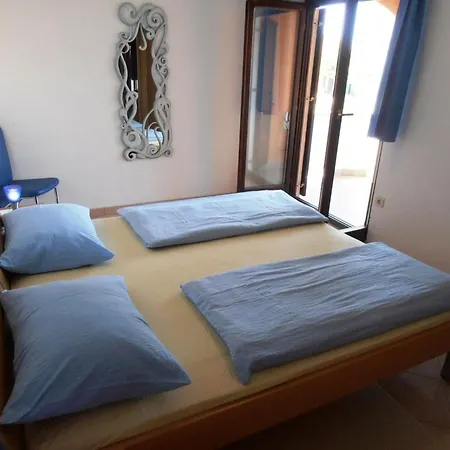 Appartement Linet 5- By Interhome Funtana