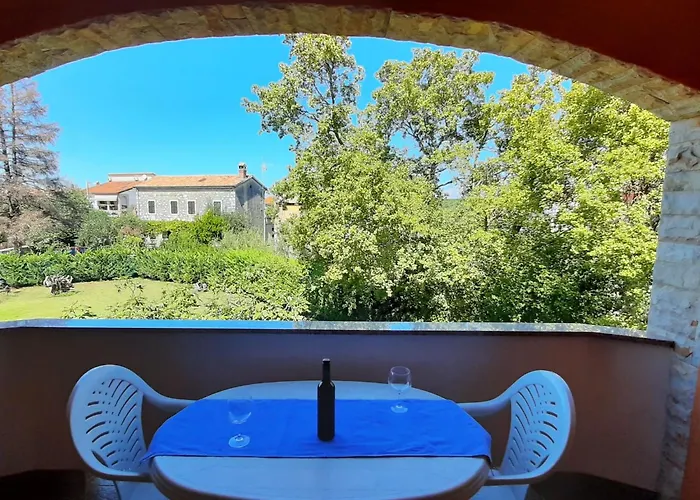 Linet 5- By Interhome * Funtana