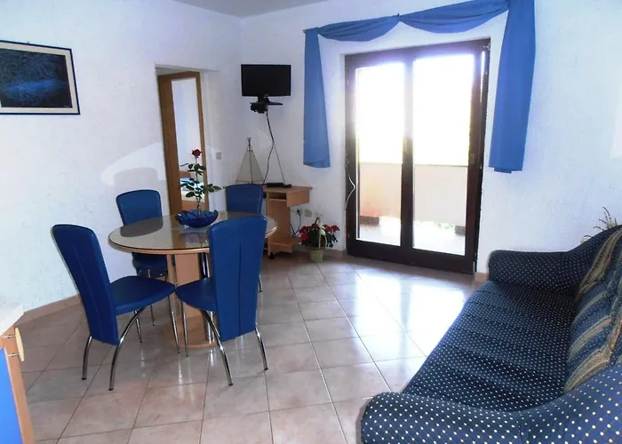 Linet 5- By Interhome * Funtana